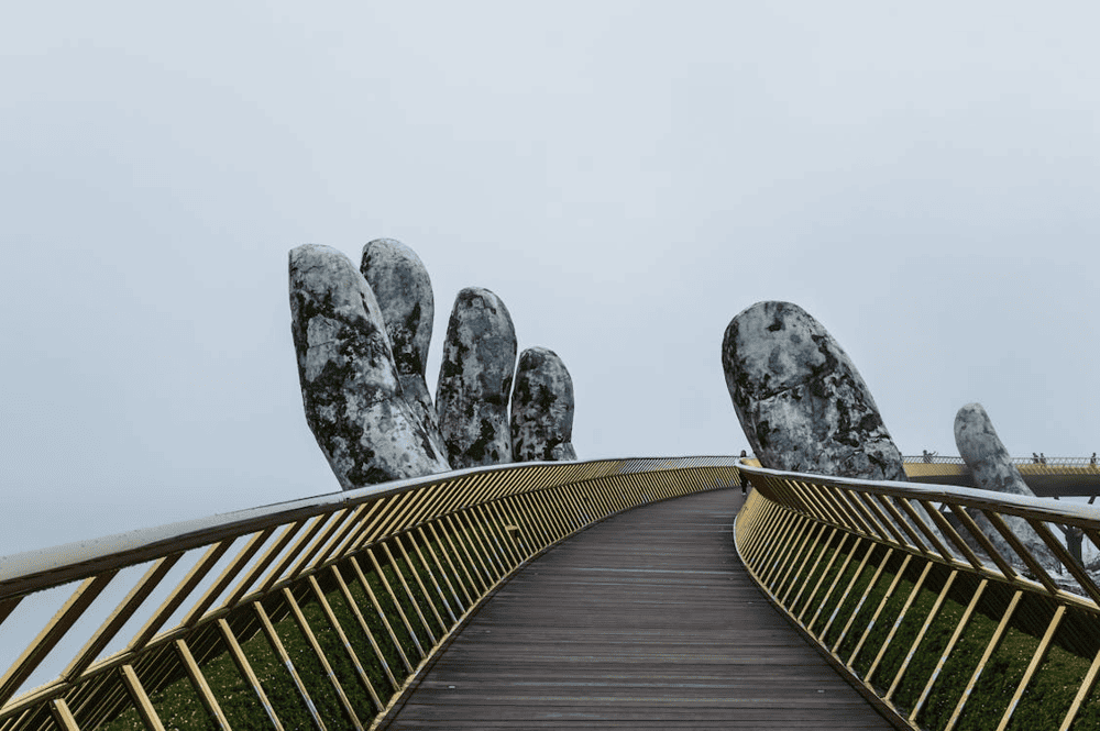 The Golden Bridge in Da Nang impresses with its hand-shaped design supporting the entire bridge (Source: Pexels)